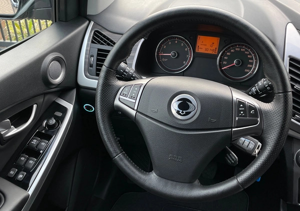 SsangYong Korando cena 53000 przebieg: 30000, rok produkcji 2017 z Czerwionka-Leszczyny małe 326